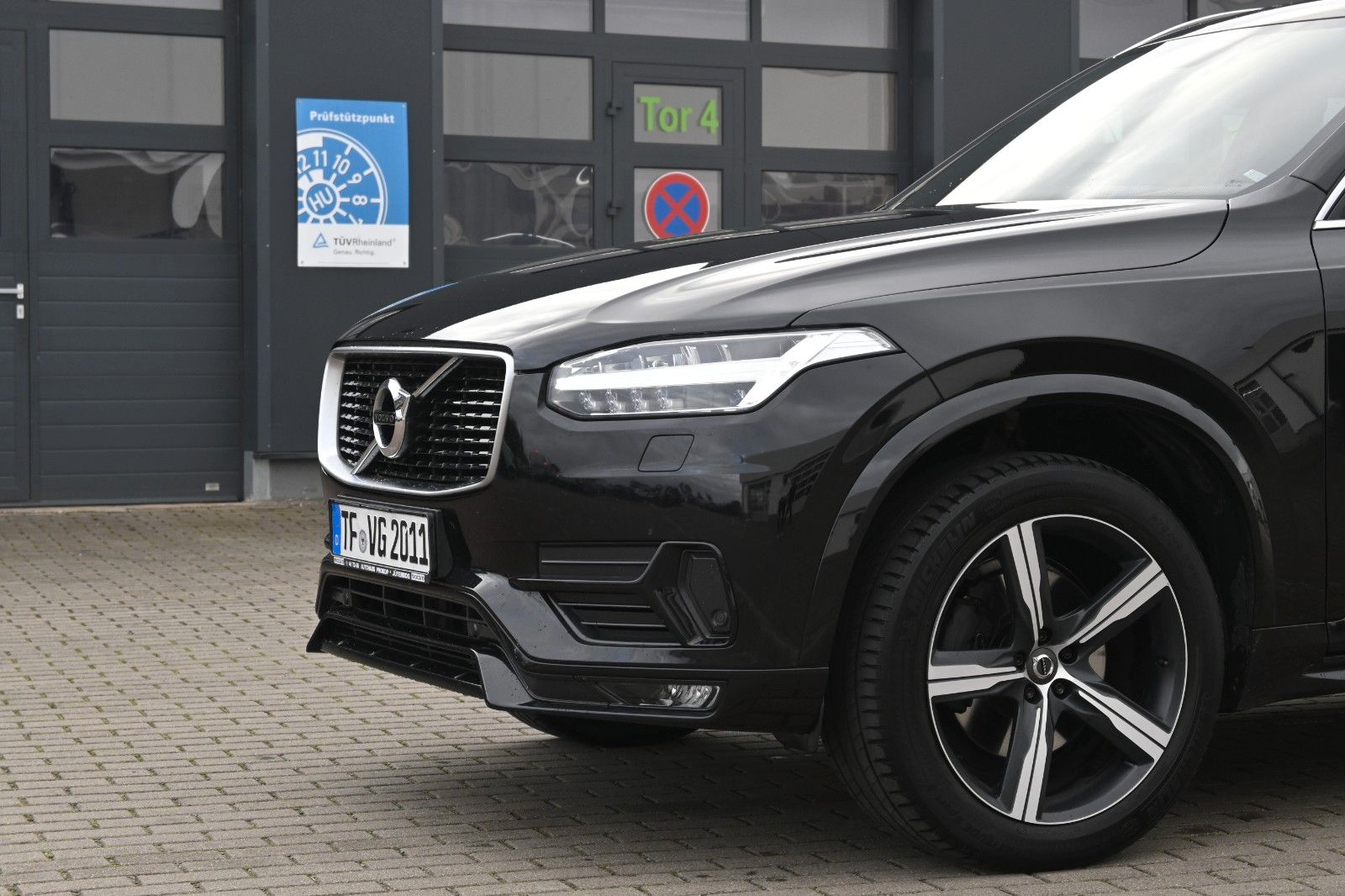 Fahrzeugabbildung Volvo XC90 D5 AWD*R Design*LUFT*PANO*7Si*LED