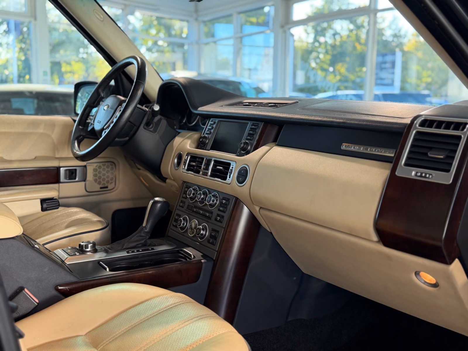 Land Rover Range Rover 3.6 TDV8 Vogue | 272 ch | BVA | GPS | Toit ouvrant | Chauffage stationnaire | Sièges chauffants et ventilés | Attelage