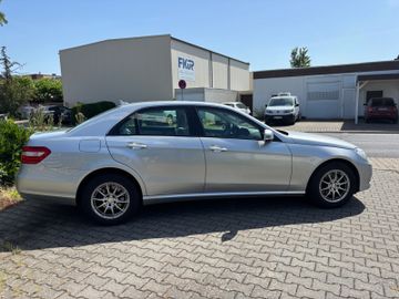 Mercedes E 200 - 4