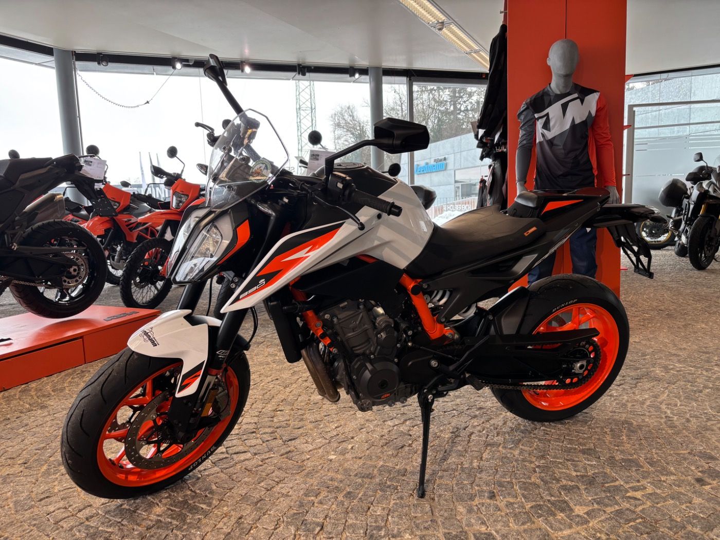 Fahrzeugabbildung KTM 890 Duke R TechPack