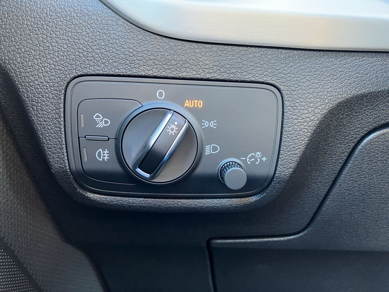 Fahrzeugabbildung Audi Q2 35 TFSI advanced S-tronic Matrix AHK AVC GRA