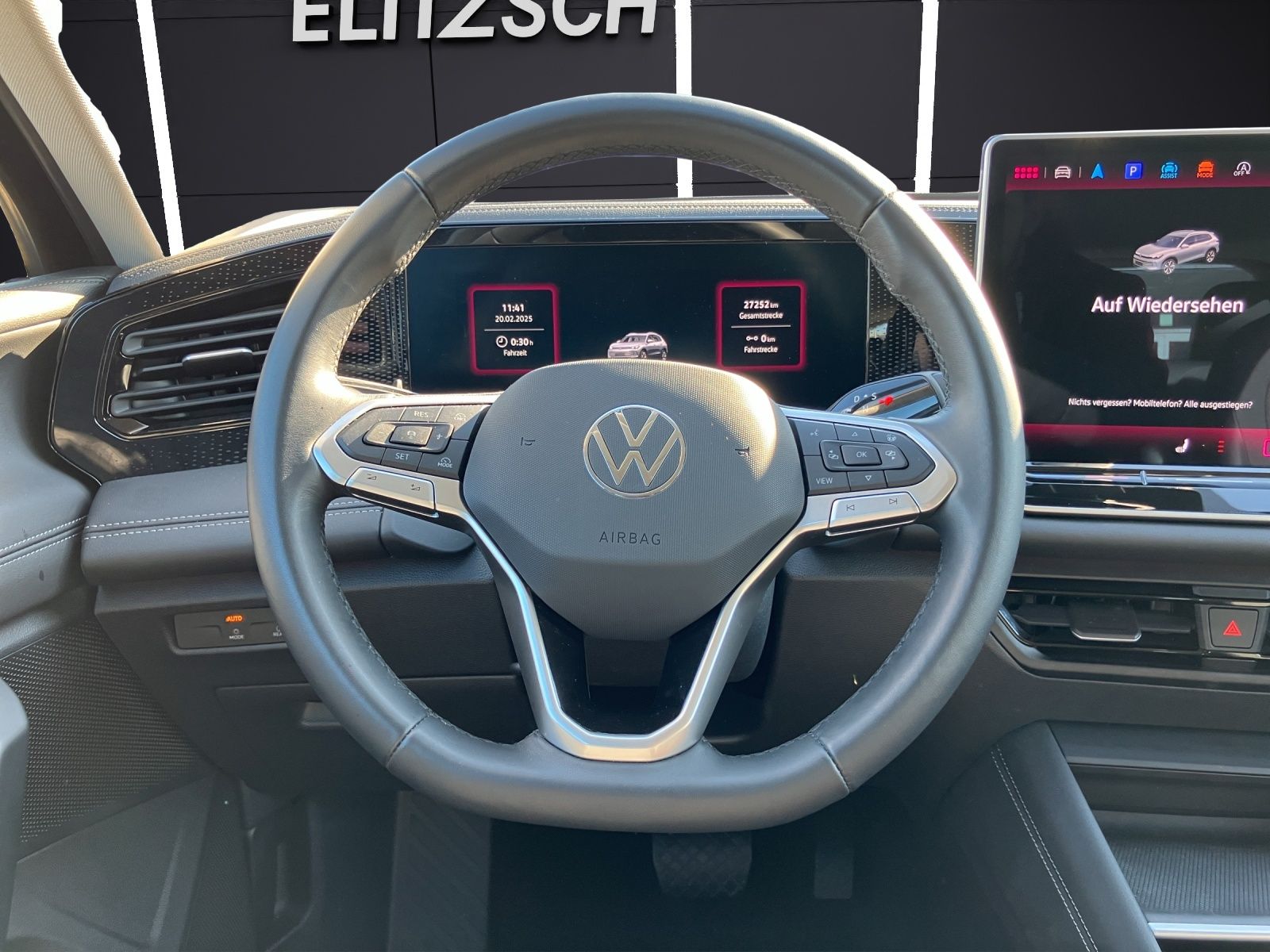 Fahrzeugabbildung Volkswagen Tiguan TDI Life DSG LED ACC AHK HuD NAVI PDC SHZ