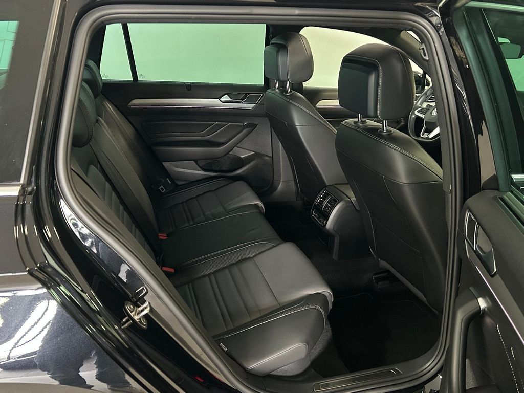Volkswagen Passat Var 4M R-Line*NAVI*ViCO*STH*PANO*HUD*LED*