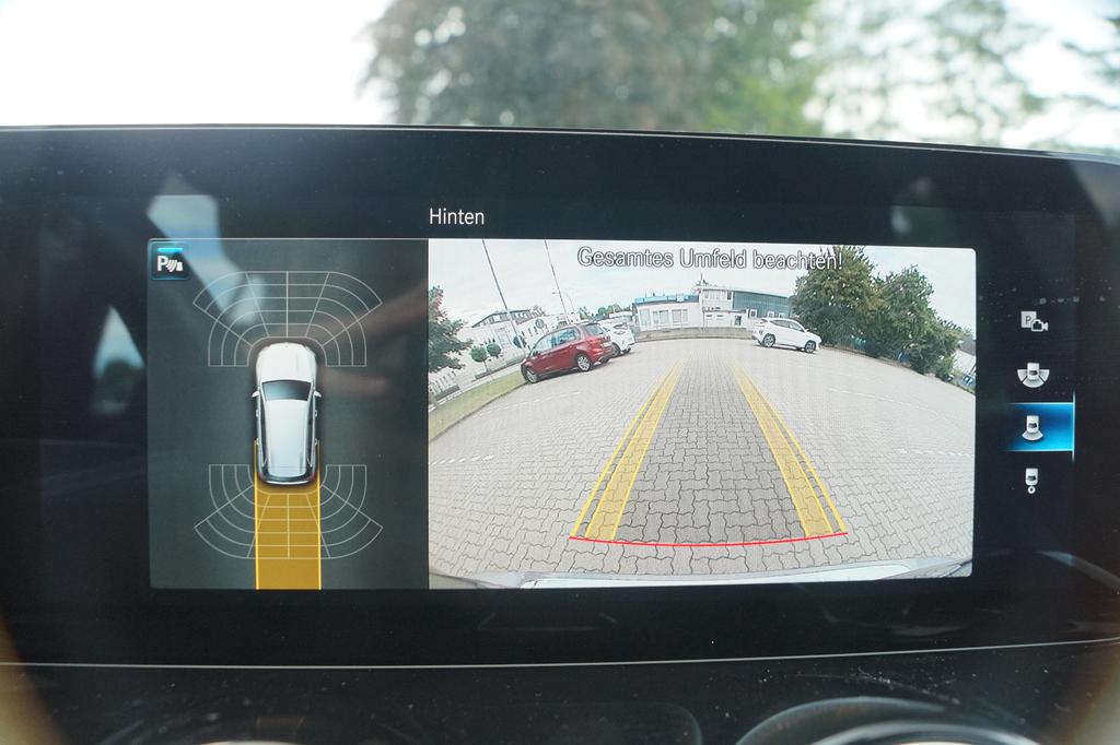 Mercedes-Benz GLB 220