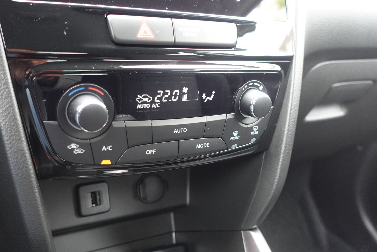 Fahrzeugabbildung Suzuki Vitara 1.4Hybrid Comfort AHK,Navi,SHZ,PD,Kamera