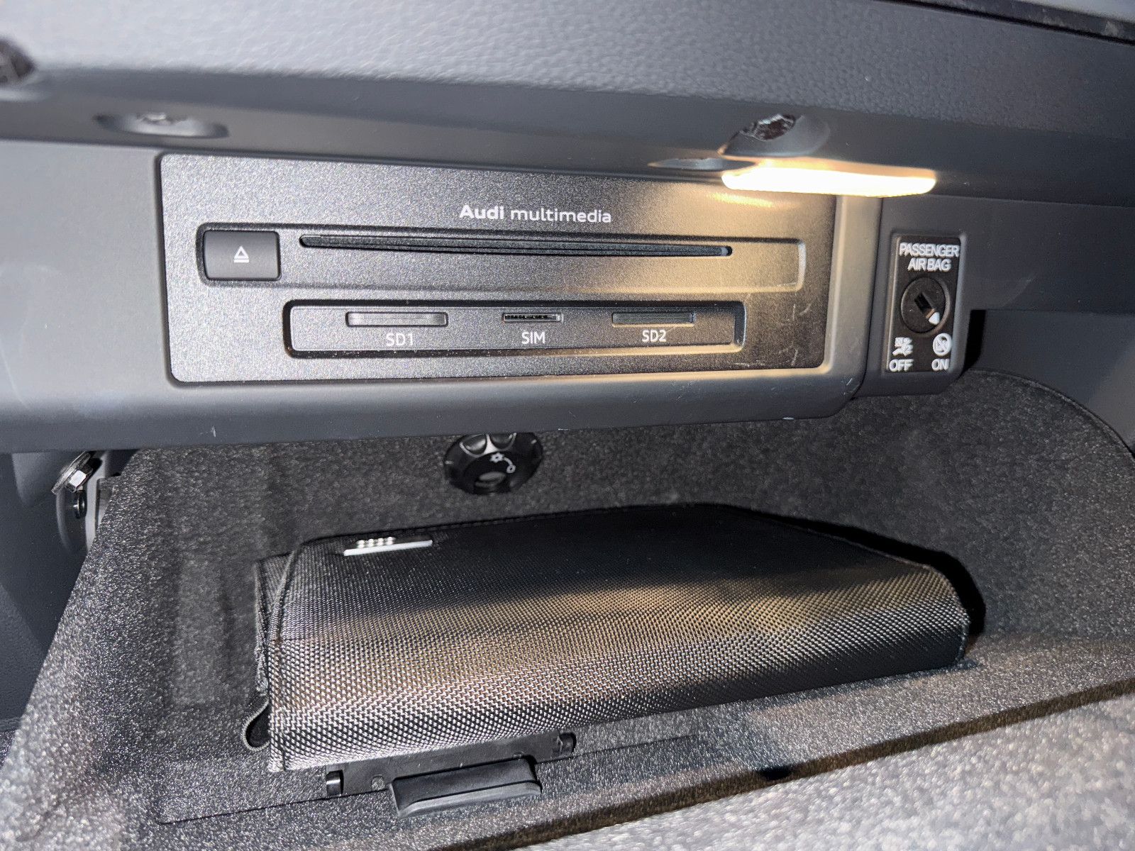 Fahrzeugabbildung Audi A4 2.0 TFSI S-TRONIC 3X-SLINE VIRTUAL LED VOLL