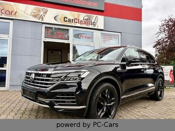 Volkswagen Touareg - 1