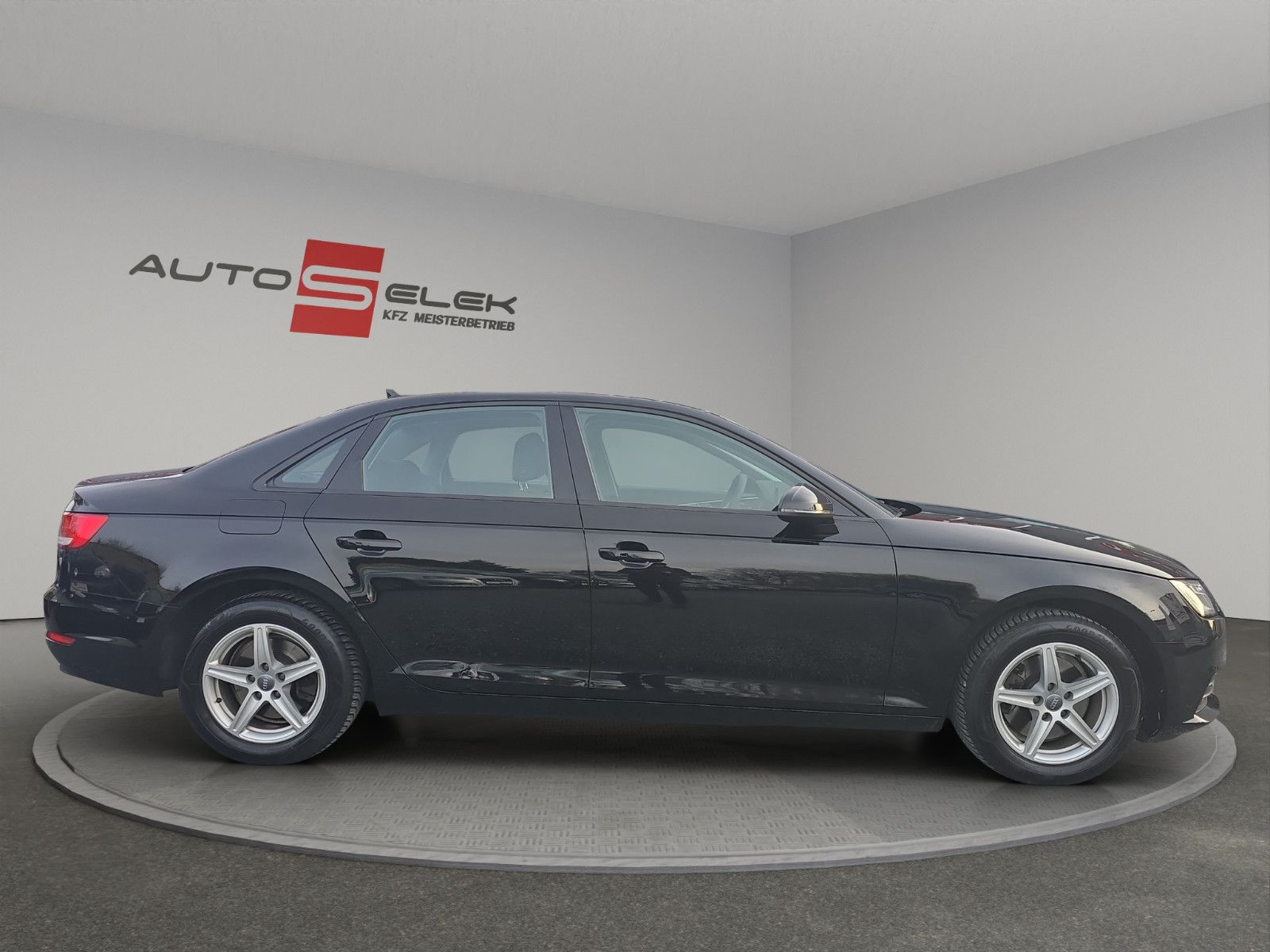 Fahrzeugabbildung Audi A4 Lim. basis/Bi-Xenon/Navi/SHZ/PDC