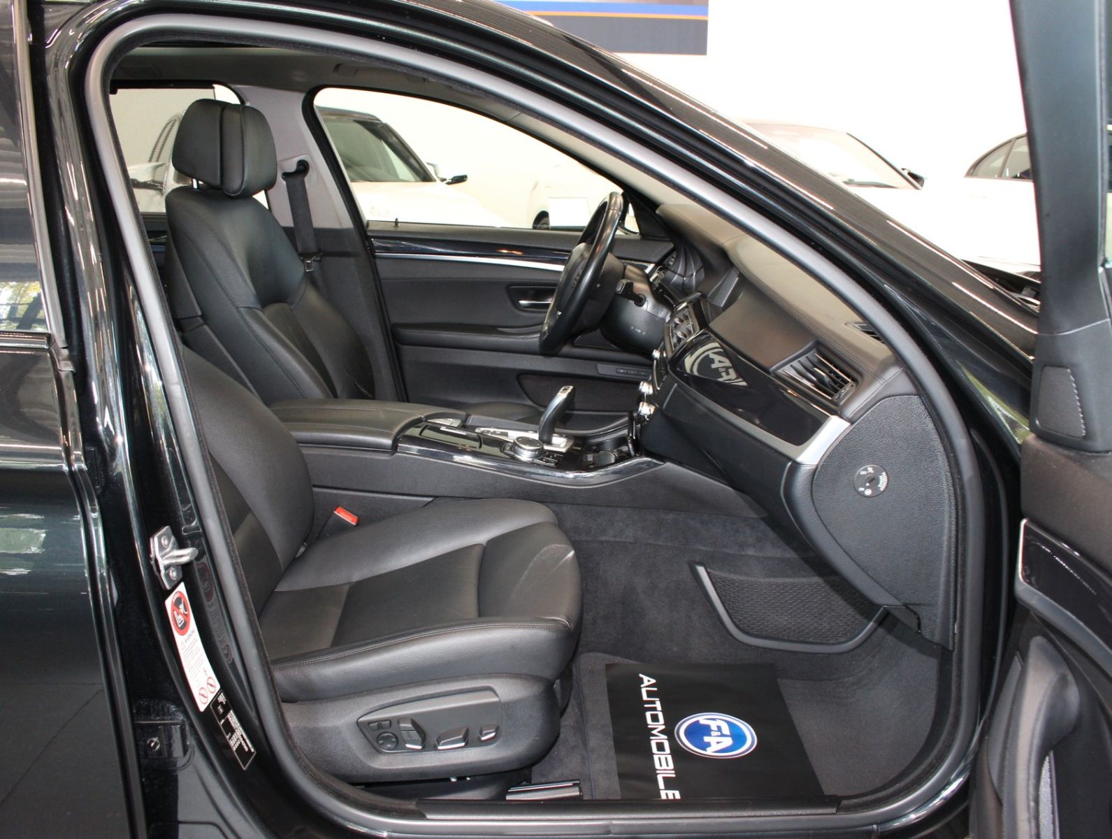 Fahrzeugabbildung BMW 530d Pano+Standhzg.+SoftClose+R.Kamera+NaviProf.