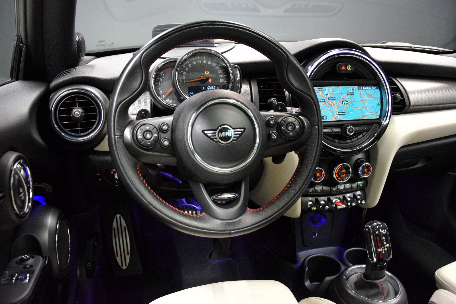 Fahrzeugabbildung MINI Cooper S Leder Panorama HeadUp ACC Works Paket