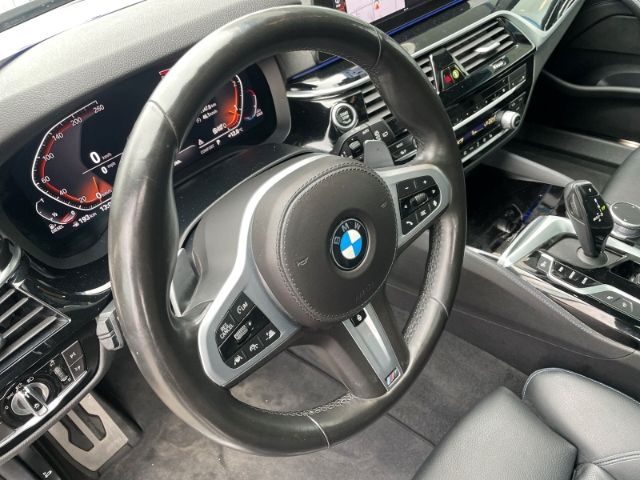 Fahrzeugabbildung BMW 520 d M Sport Mild-Hybrid Autom. Panoramadach, N