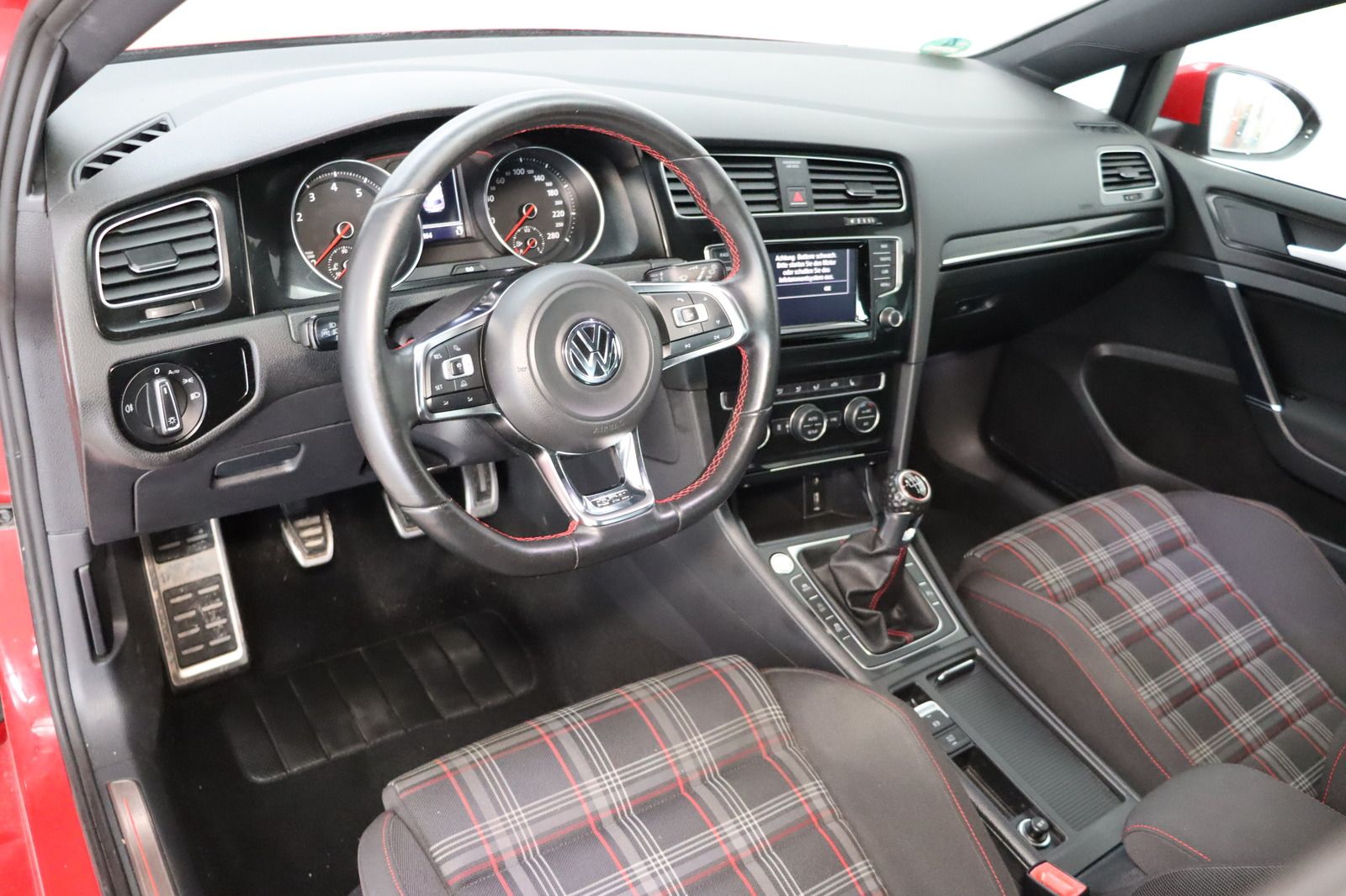 Fahrzeugabbildung Volkswagen Golf 2.0 TSI GTI * Standheizung * PDC