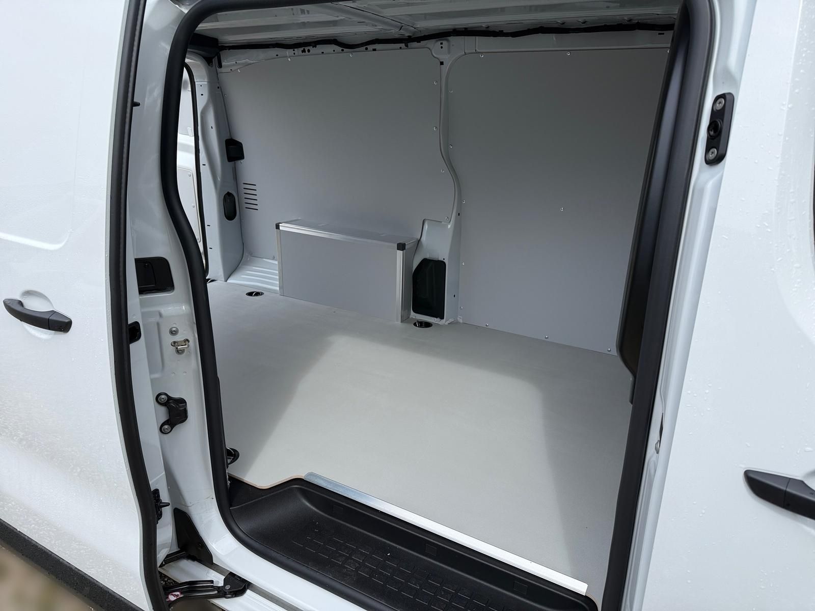 Fahrzeugabbildung Fiat Scudo XL Kastenwagen 120 MT6