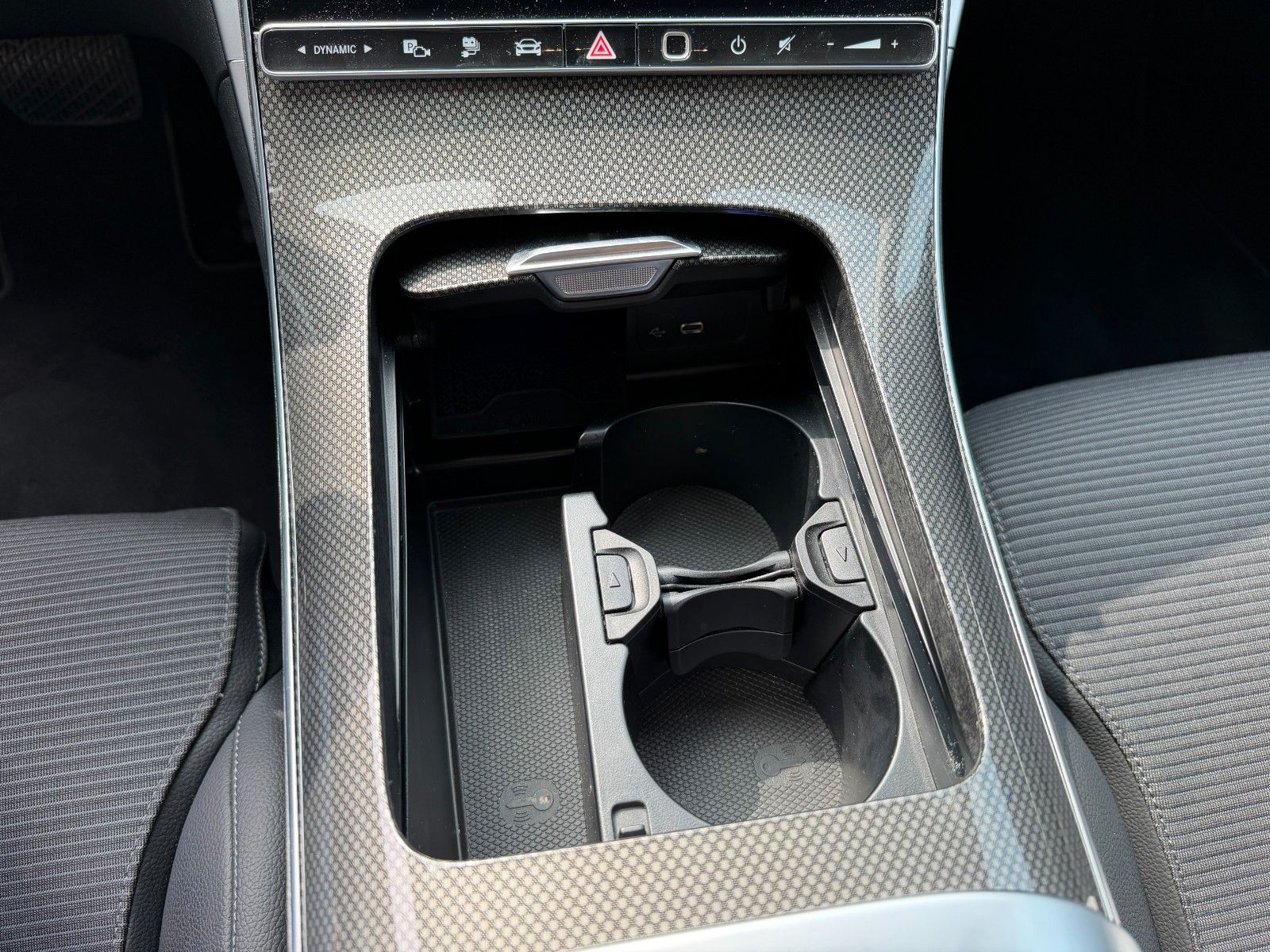 Fahrzeugabbildung Mercedes-Benz C 300 e 4M AVANTGARDE Memory+Burm+Distr+RKamera+