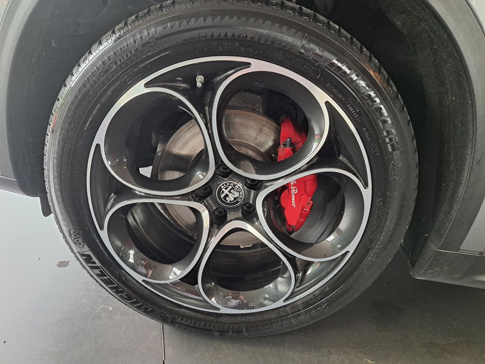 Fahrzeugabbildung Alfa Romeo Stelvio B-Tech Q4 280 PS