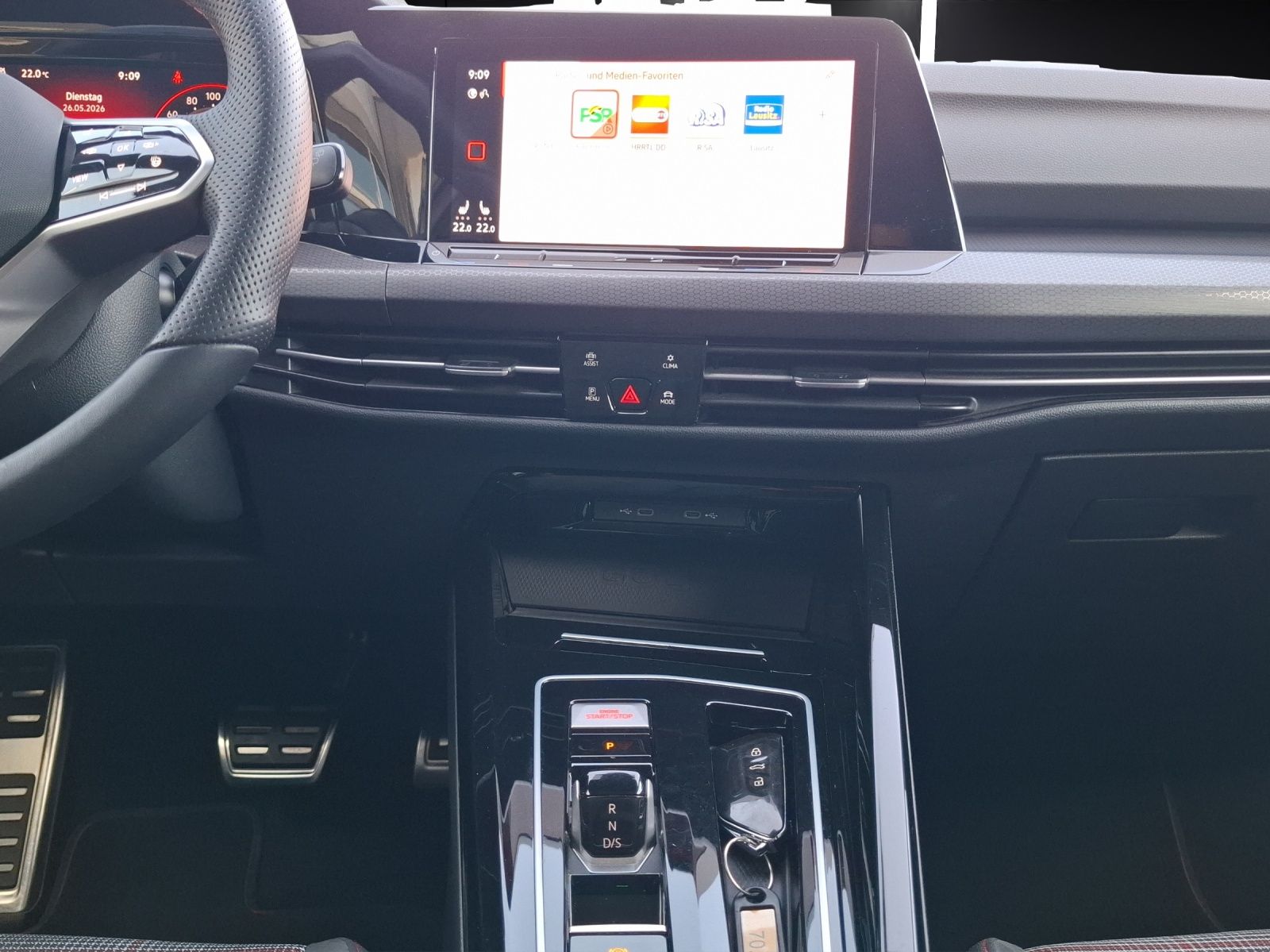 Fahrzeugabbildung Volkswagen Golf VIII GTI DSG Matrix AHK Navi Pano AID ACC R
