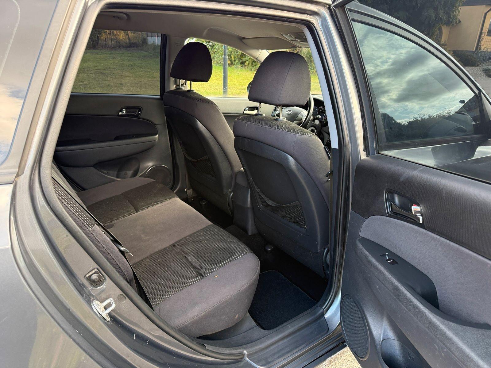 Hyundai i30 2011 — photo 12