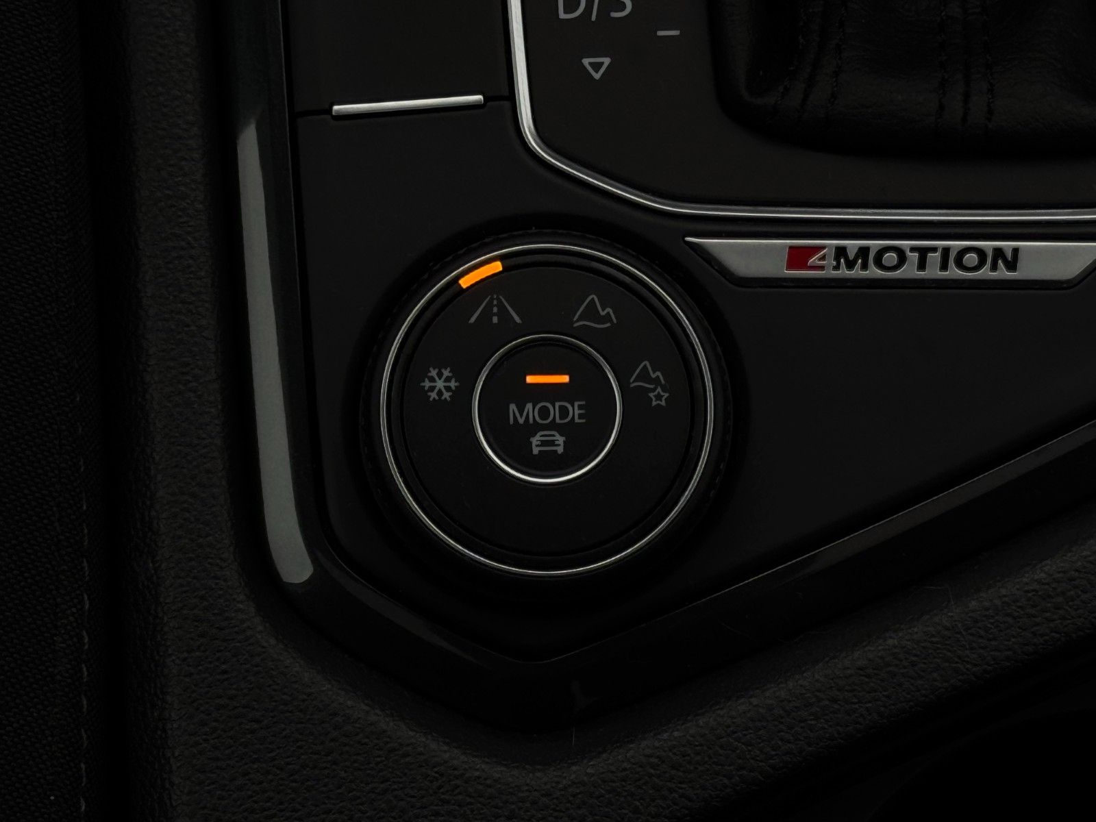 Fahrzeugabbildung Volkswagen Tiguan 2.0 TSI Hgl. 4M Alcan Pano Dynaudio 360°