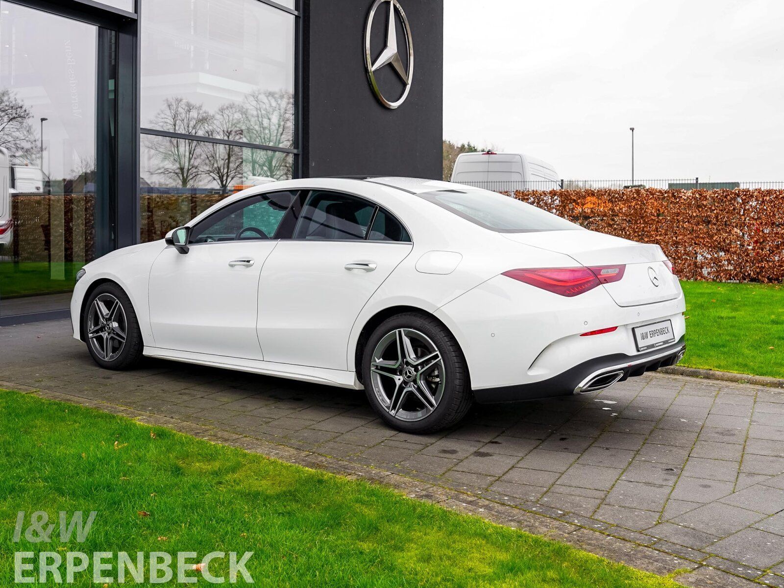 Fahrzeugabbildung Mercedes-Benz CLA 180 Coupé AMG Premium Pano Keyless LED