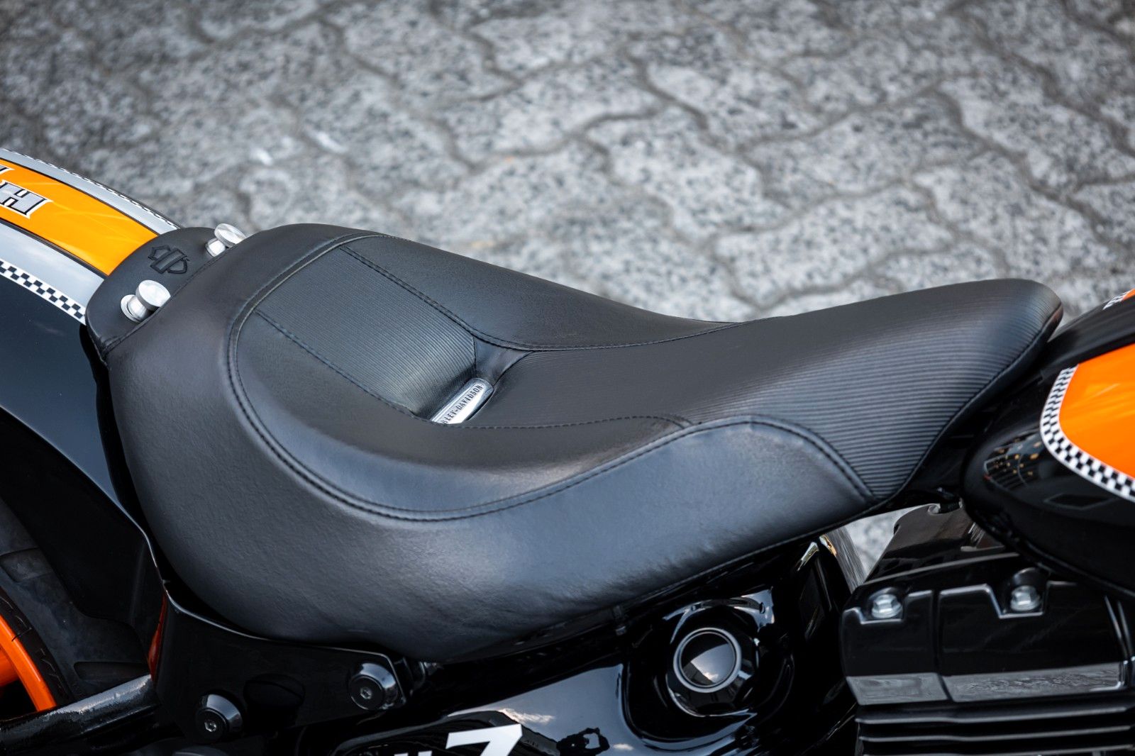 Fahrzeugabbildung Harley-Davidson FXSB Breakout 103 - Kesstech/Airride/Heckumbau -