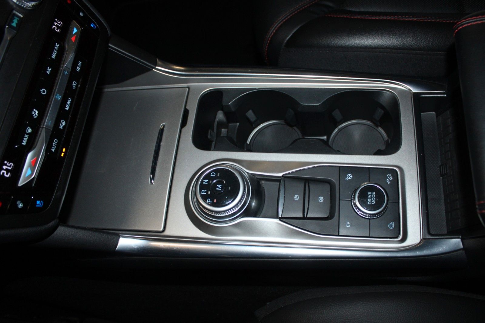 Fahrzeugabbildung Ford Explorer 3,0 PHEV Aut. ST-Line 7-Sitze PANO AHK