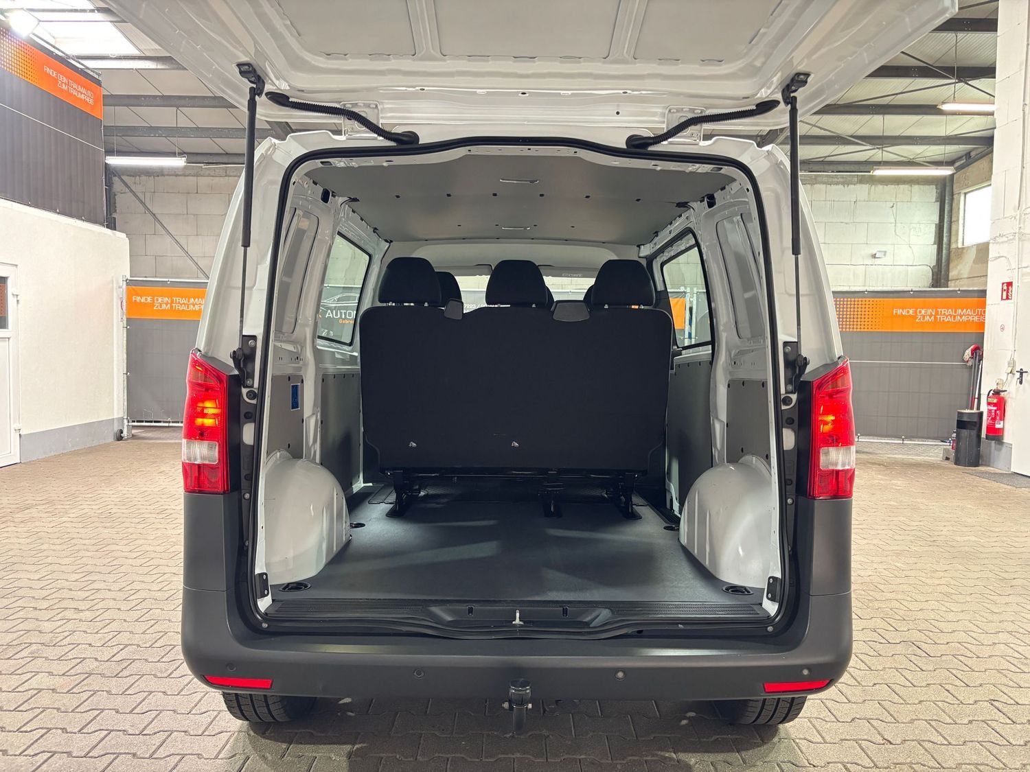 Fahrzeugabbildung Mercedes-Benz Vito Mixto 114 CDI Kompakt#Kamera#Navi#Klima#AHK