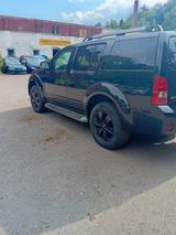 Nissan Pathfinder 2.5 dCi DPF PLATINUM 4WD Automati... - schwarze Nissan Pathfinder