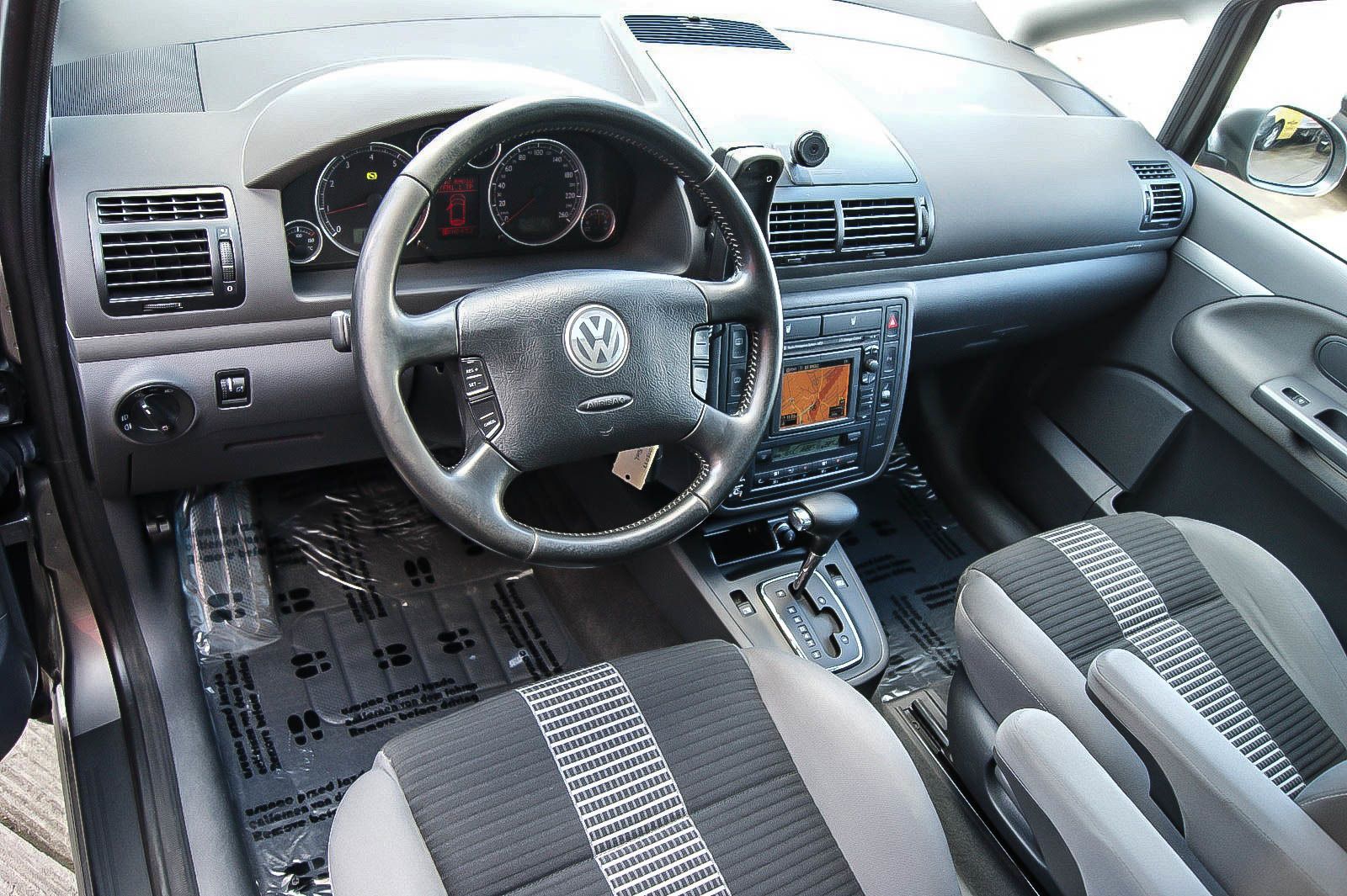 Fahrzeugabbildung Volkswagen Sharan 1.8T AUTOGAS United XENON NAVI EGSD PDC