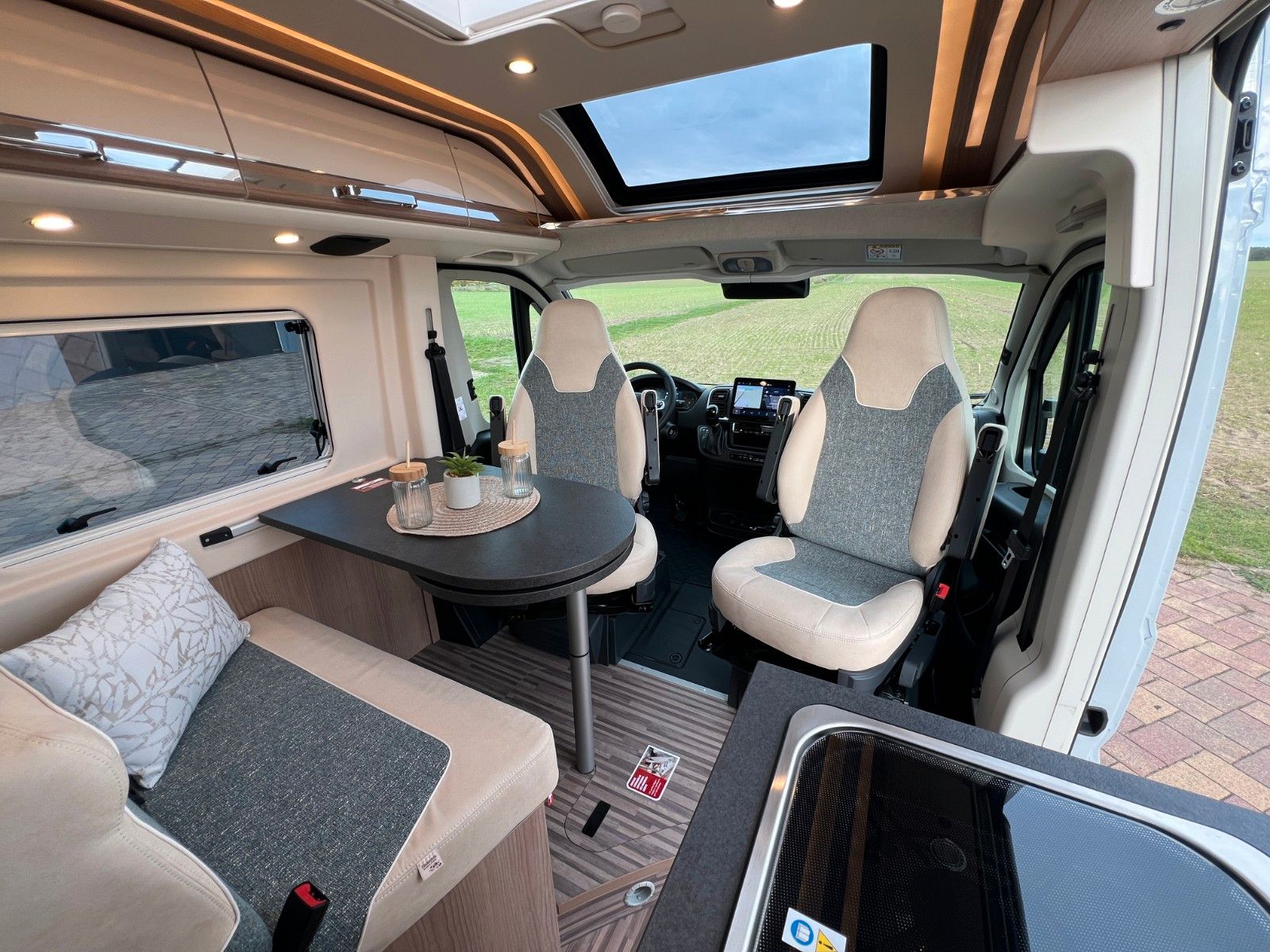 Fahrzeugabbildung Malibu Van first class - two rooms GT skyview 640 LE RB