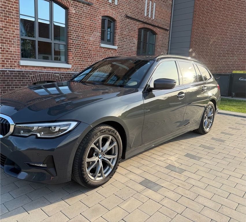 Image of BMW 320