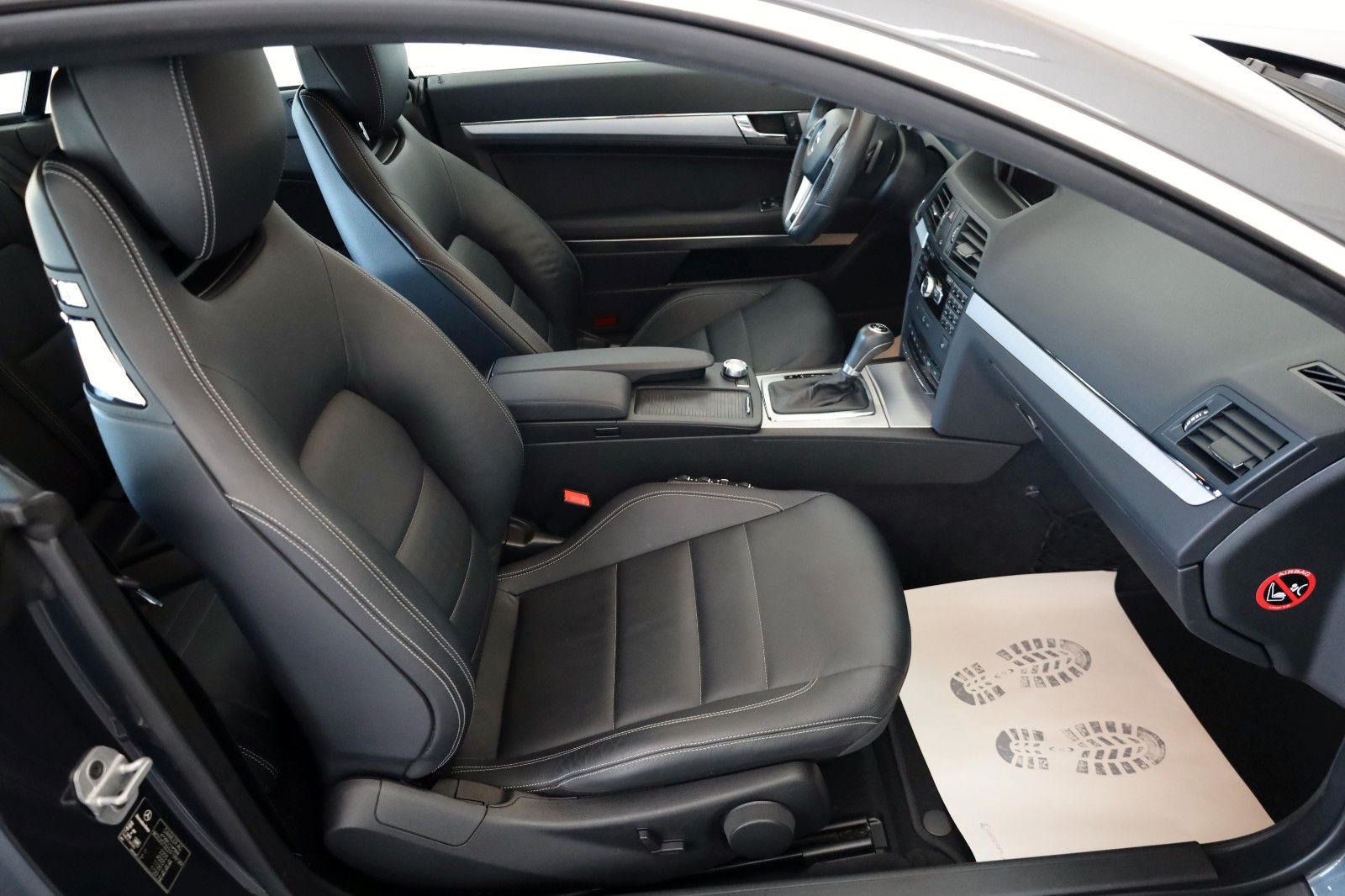 Fahrzeugabbildung Mercedes-Benz E 350 CDI Coupe BE AMG Line,Leder,Navi,Xenon