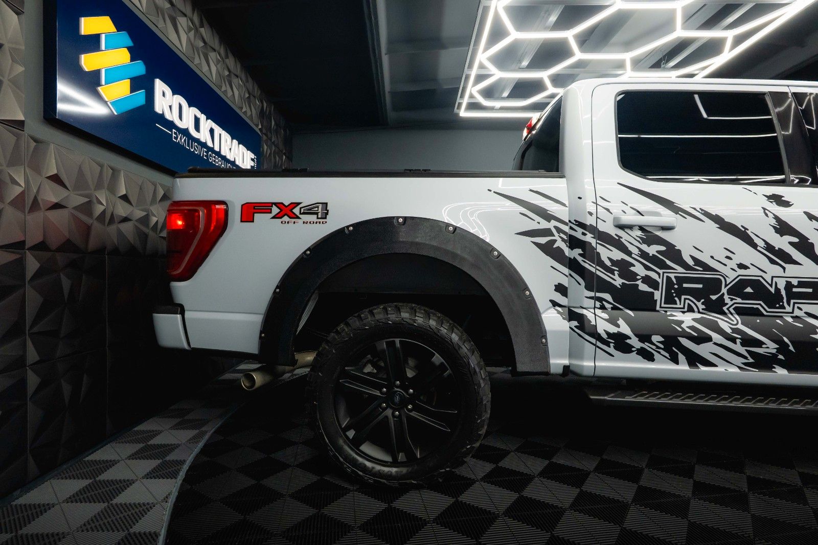 Fahrzeugabbildung Ford F150 5.0L V8 4x4 Offroad SuperCrew RAPTOR 19%