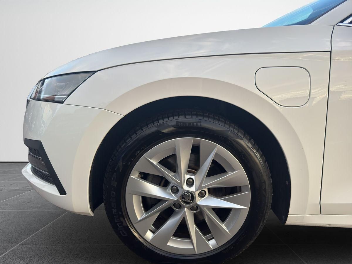 Fahrzeugabbildung SKODA Octavia Combi Style 1.4 TSI iV 150 kW