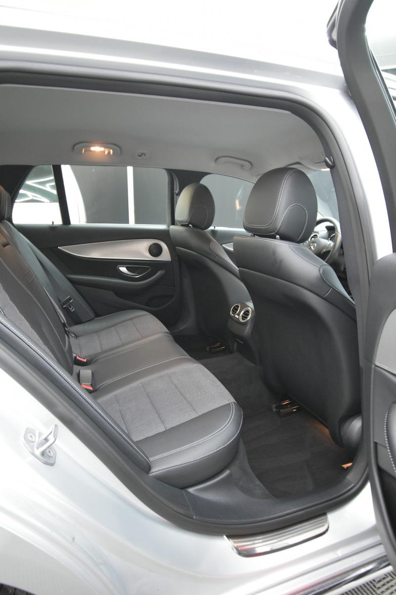 Mercedes-Benz E 220  SHZ AHK RFK LED Ambiente.