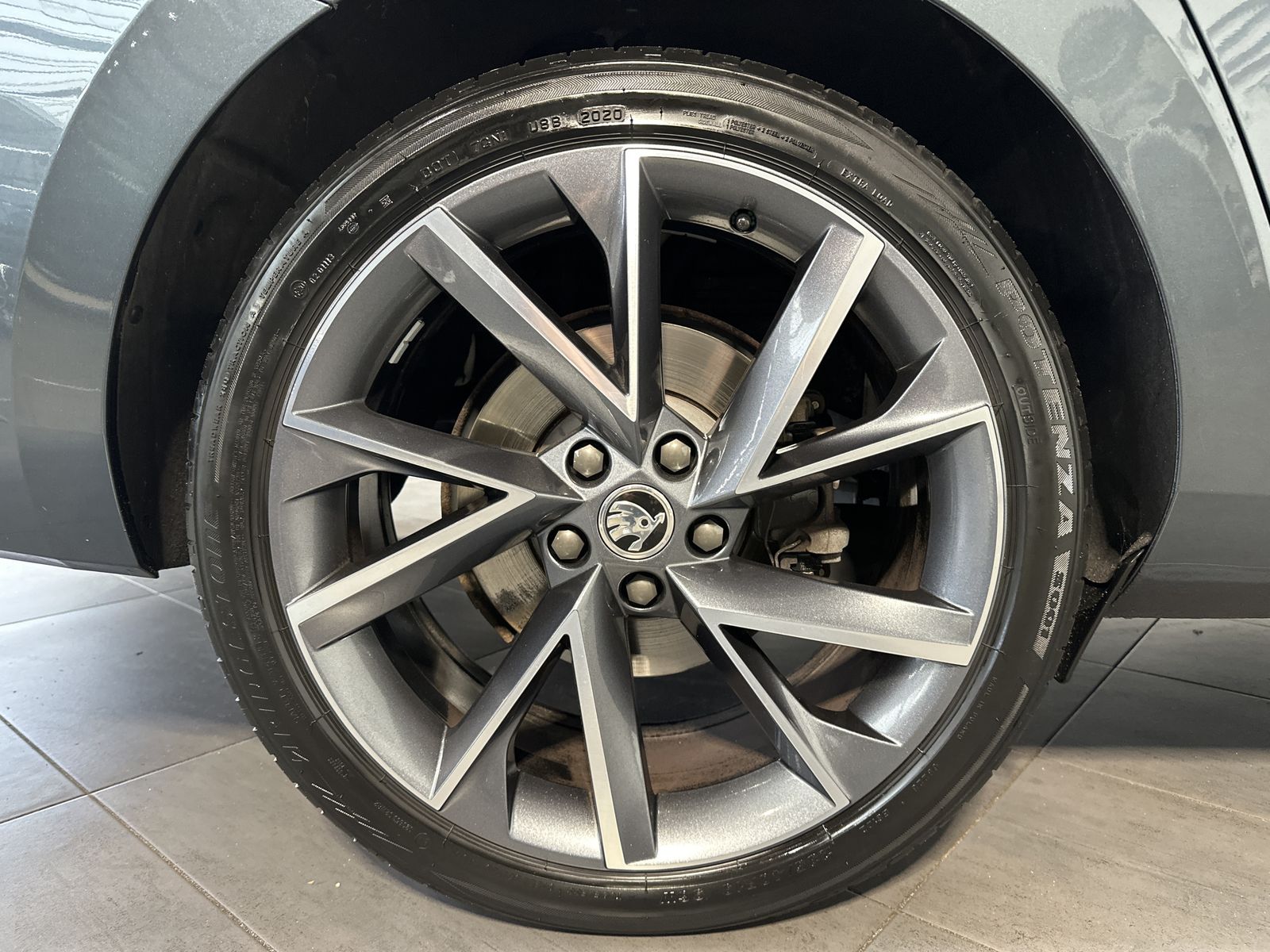 Fahrzeugabbildung SKODA Superb Combi iV Sportline NAV+LED+PANO+VC+19ZOLL