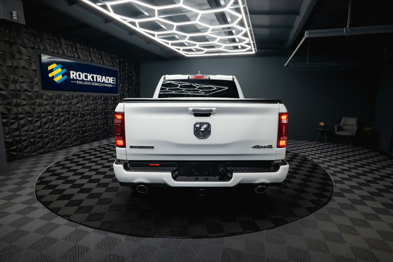 Fahrzeugabbildung Dodge RAM 5.7 V8 HEMI 4x4 OFFROAD Night-Paket *LED*19%