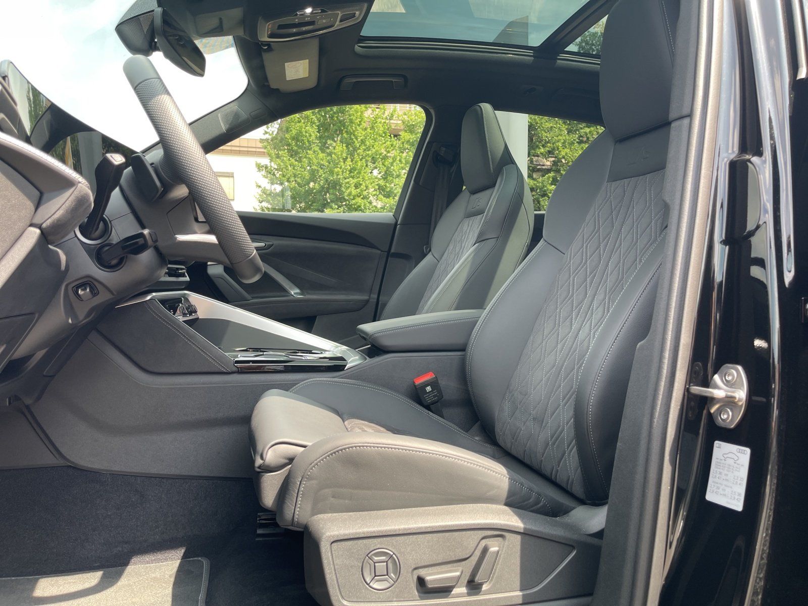 Fahrzeugabbildung Audi SQ5 3.0 TFSI quattro 360,AHK,HUD,Kamera,LED,Navi