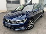 Volkswagen Passat Highl. PANO ACC MASSAGE R-KAM CARPLAY AHK - mit Diesel-Antrieb: Blau, Alcantara, Scheckheftgepflegt, Kombi