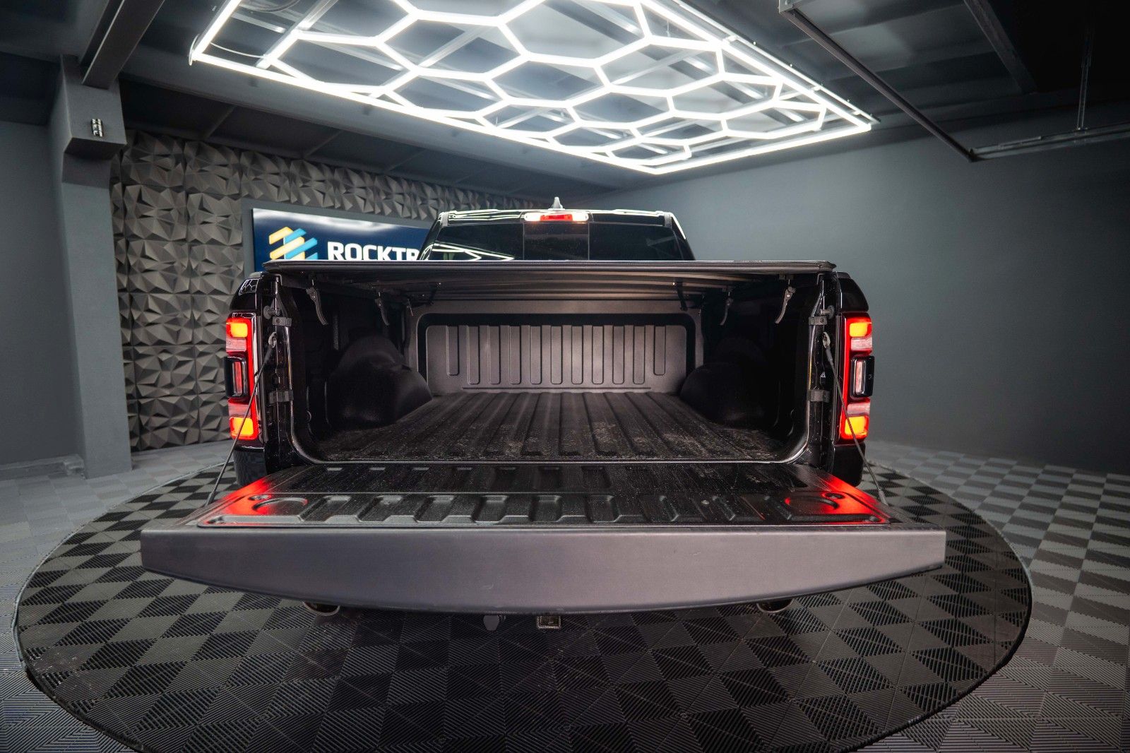 Fahrzeugabbildung Dodge RAM 5.7 V8 HEMI 4x4 LARAMIE Offroad Night LED