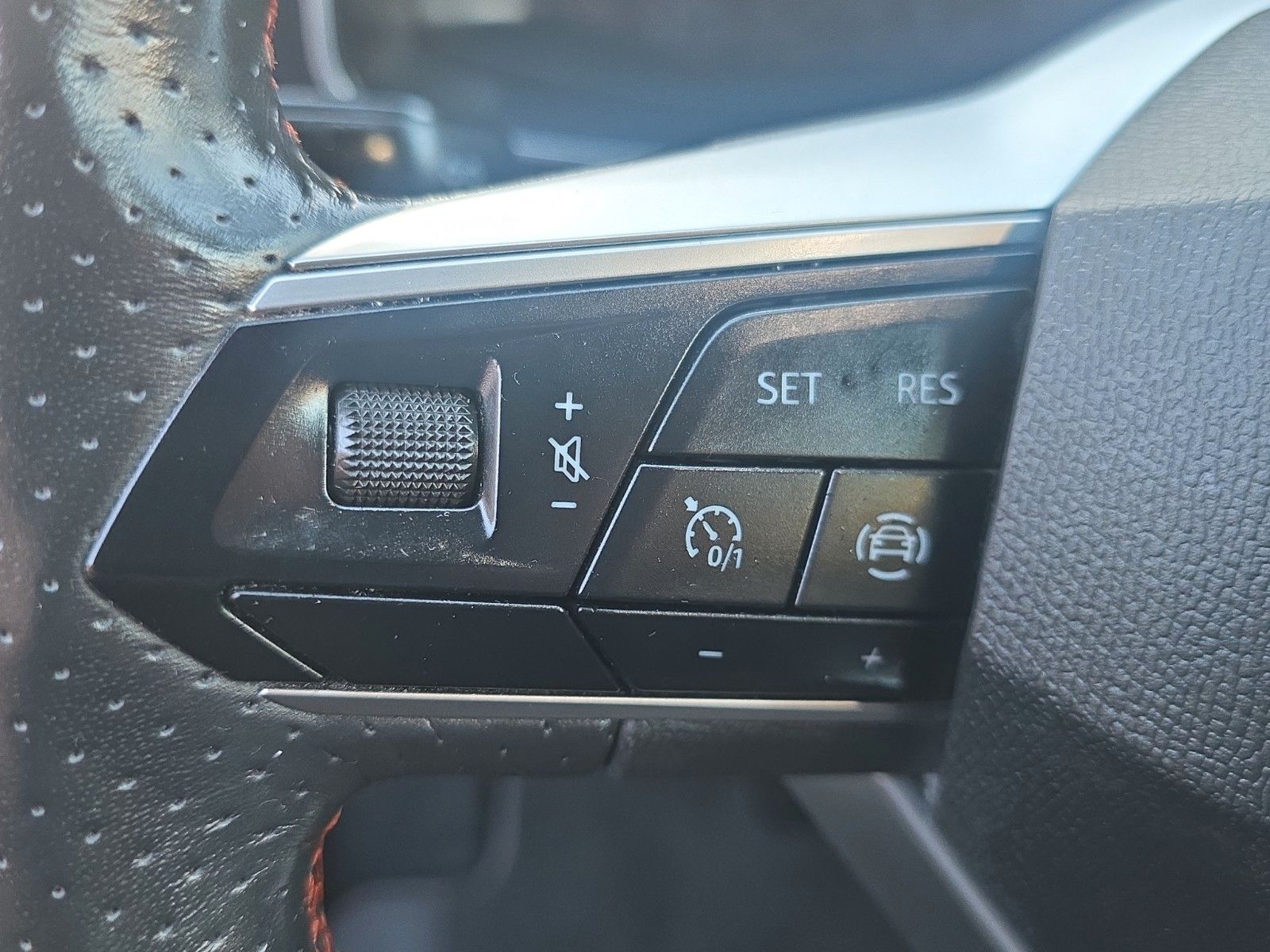 Fahrzeugabbildung SEAT Leon FR Sports LED+NAV+APP+ACC