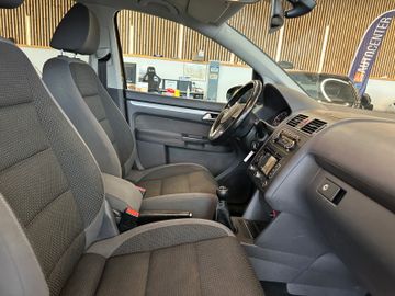 MYAUTOCENTER – Gebraucht- und Jahreswagen mit Werkstattservice in Pfaffenhofen Volkswagen Touran Comfortline *7-Sitzer*Freisprech*Klima*