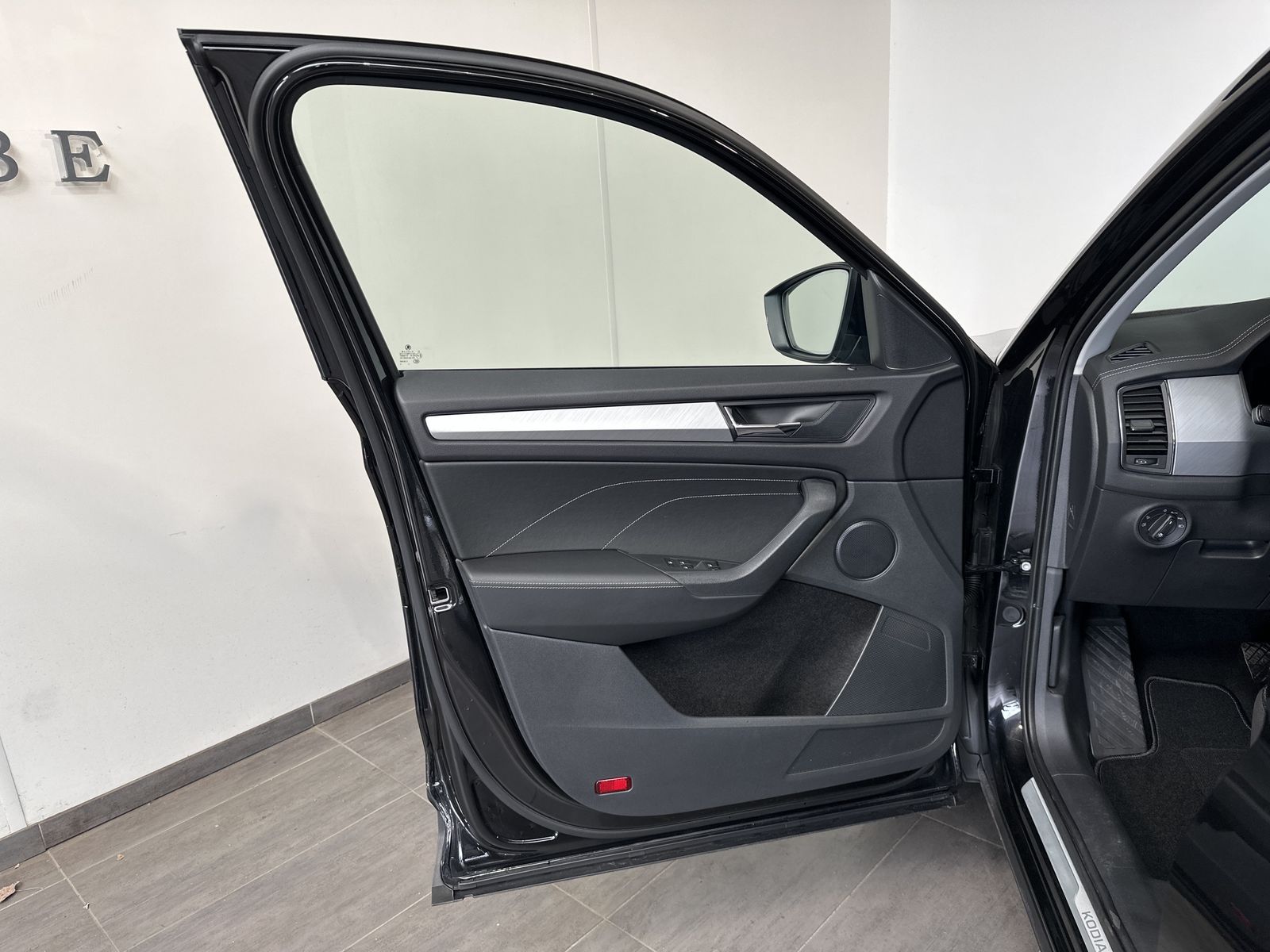 Fahrzeugabbildung SKODA Kodiaq Ambition NAV+MATRIX+ACC+AHK+KAMERA+17ZOLL