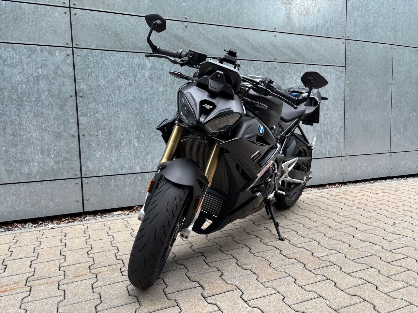 Fahrzeugabbildung BMW S 1000 R 2 Pakete Akrapovic