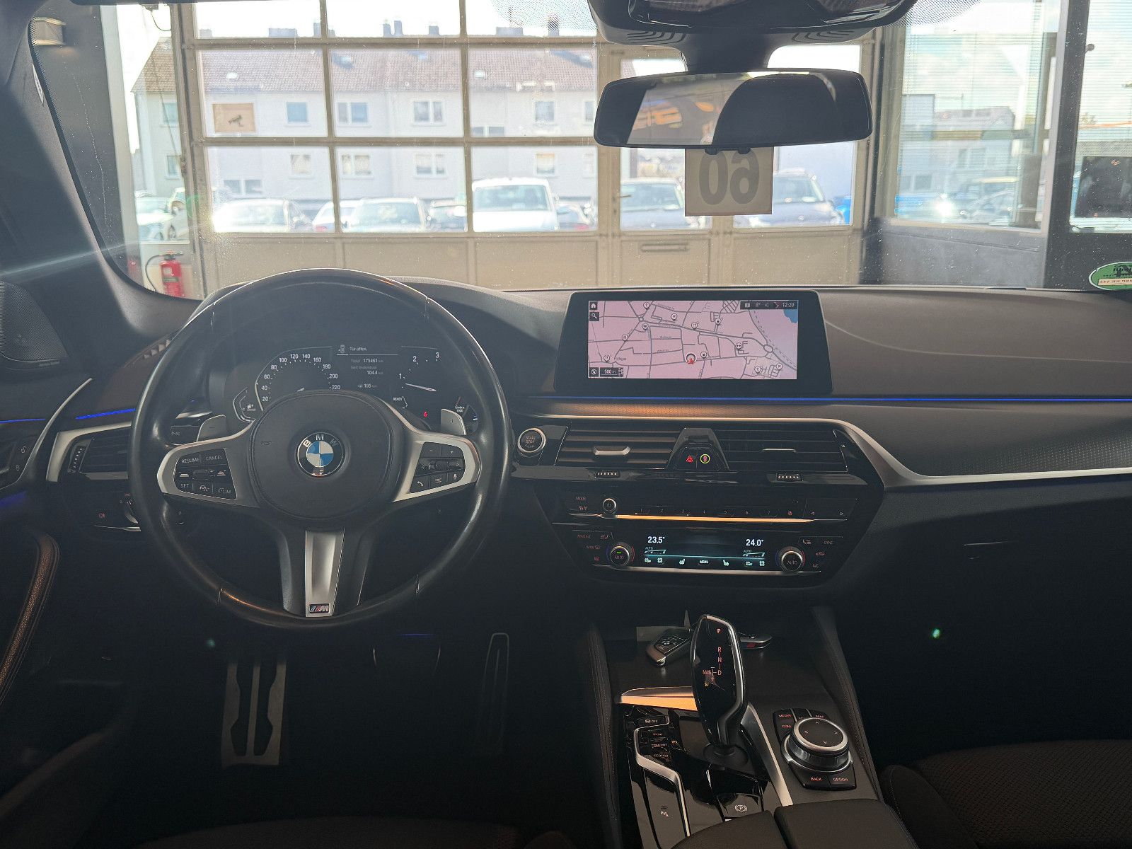 Fahrzeugabbildung BMW 530 d XDriveM Sport/M-PAKET/HARMAN-KARDON/AMBIE
