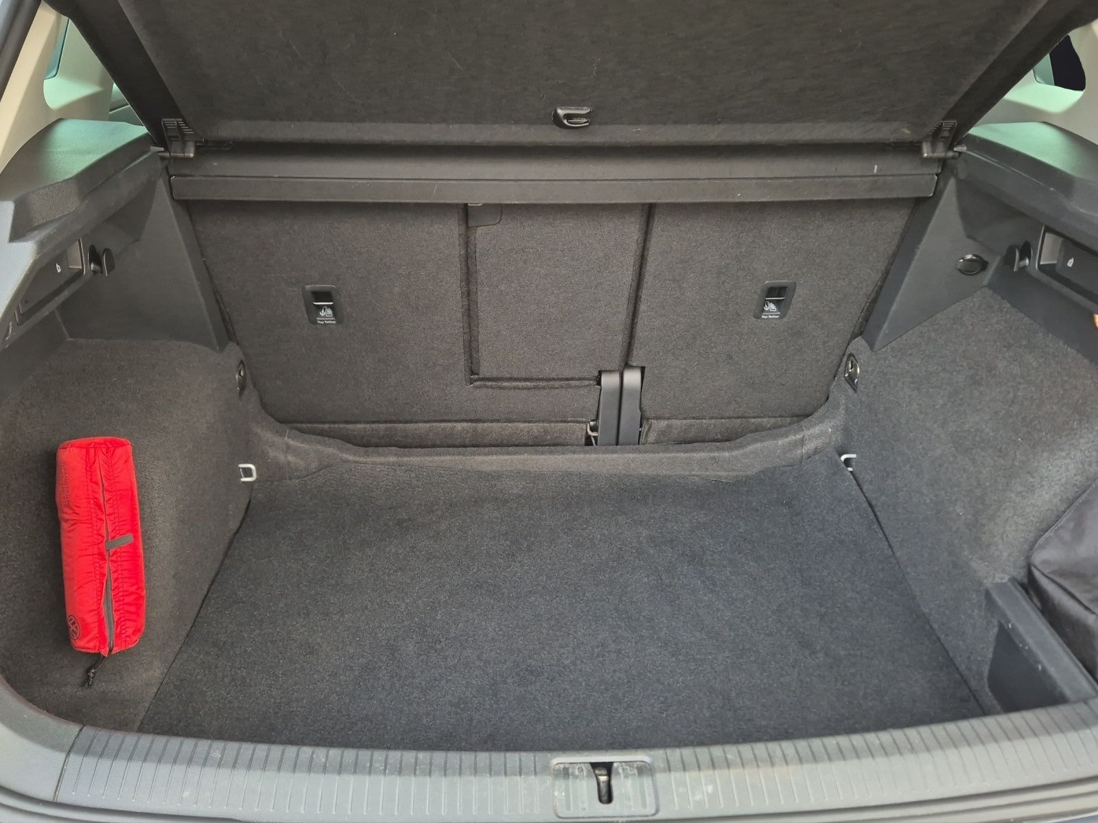 Fahrzeugabbildung Volkswagen Tiguan TSI Life LED AHK Navi Pano ACC Park-Assis