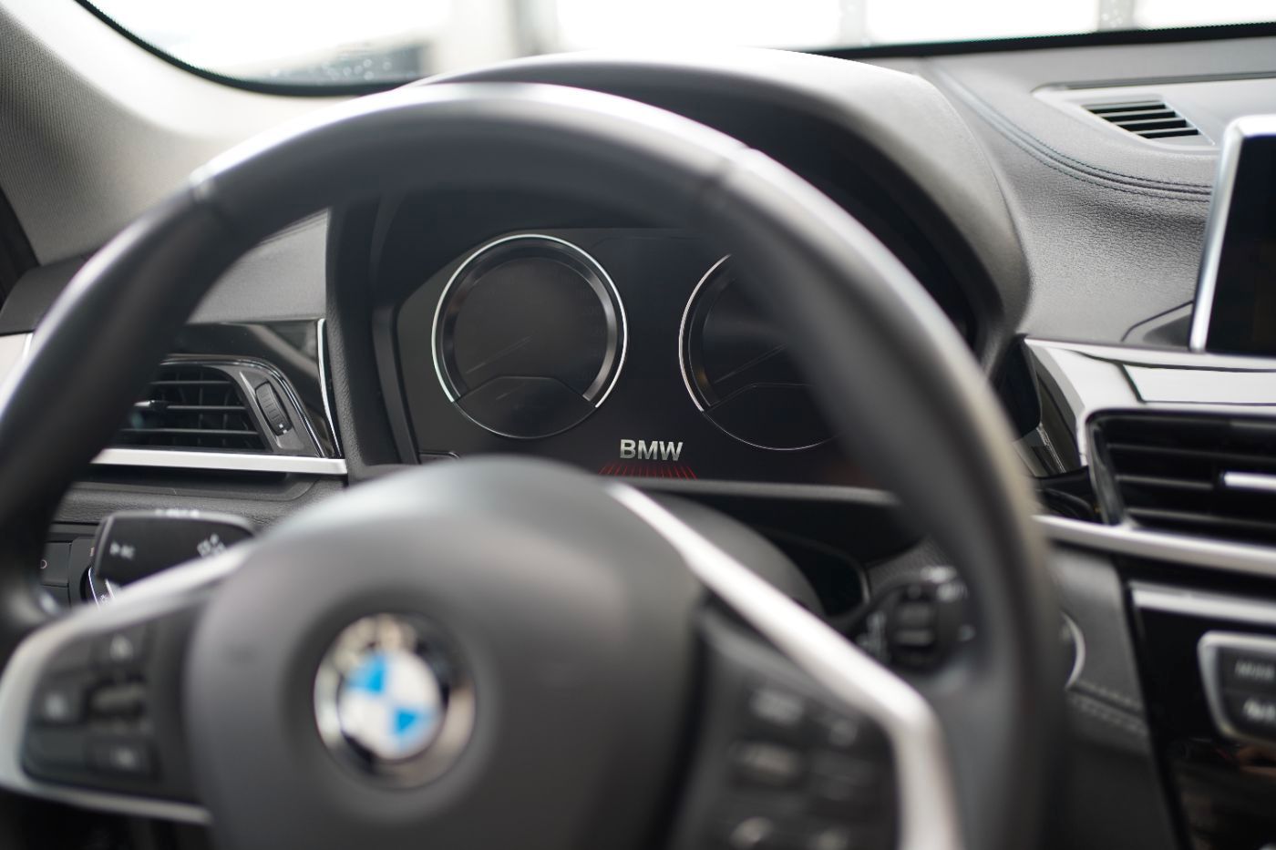 Fahrzeugabbildung BMW X1 20dA Sport Line +Navi+LED+MultifunktionLenkra