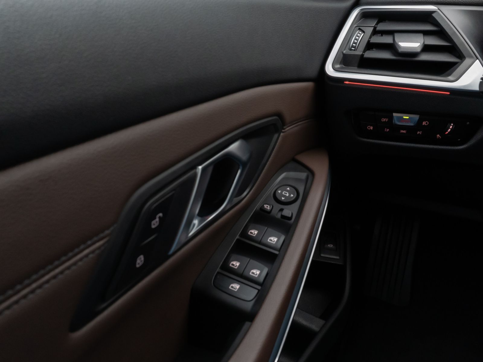 Fahrzeugabbildung BMW 320d  xD M Sport Kamera HUD DAB H/K Alarm 19Zoll