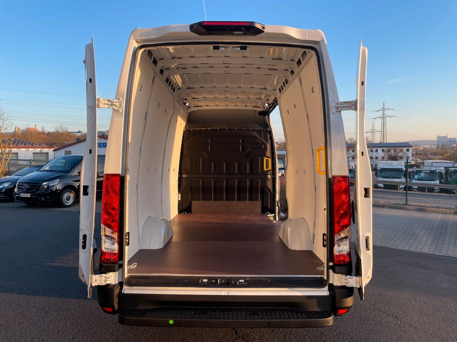 Fahrzeugabbildung Iveco Daily 35S18 HA8 3.0L *R3.520mm*Automatik*Kamera*