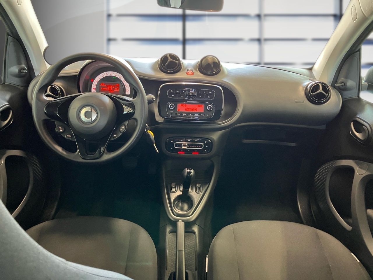 Fahrzeugabbildung Smart smart EQ fortwo 22KW+SITZHEIZ+KLIMAAUTO+DAB+USB