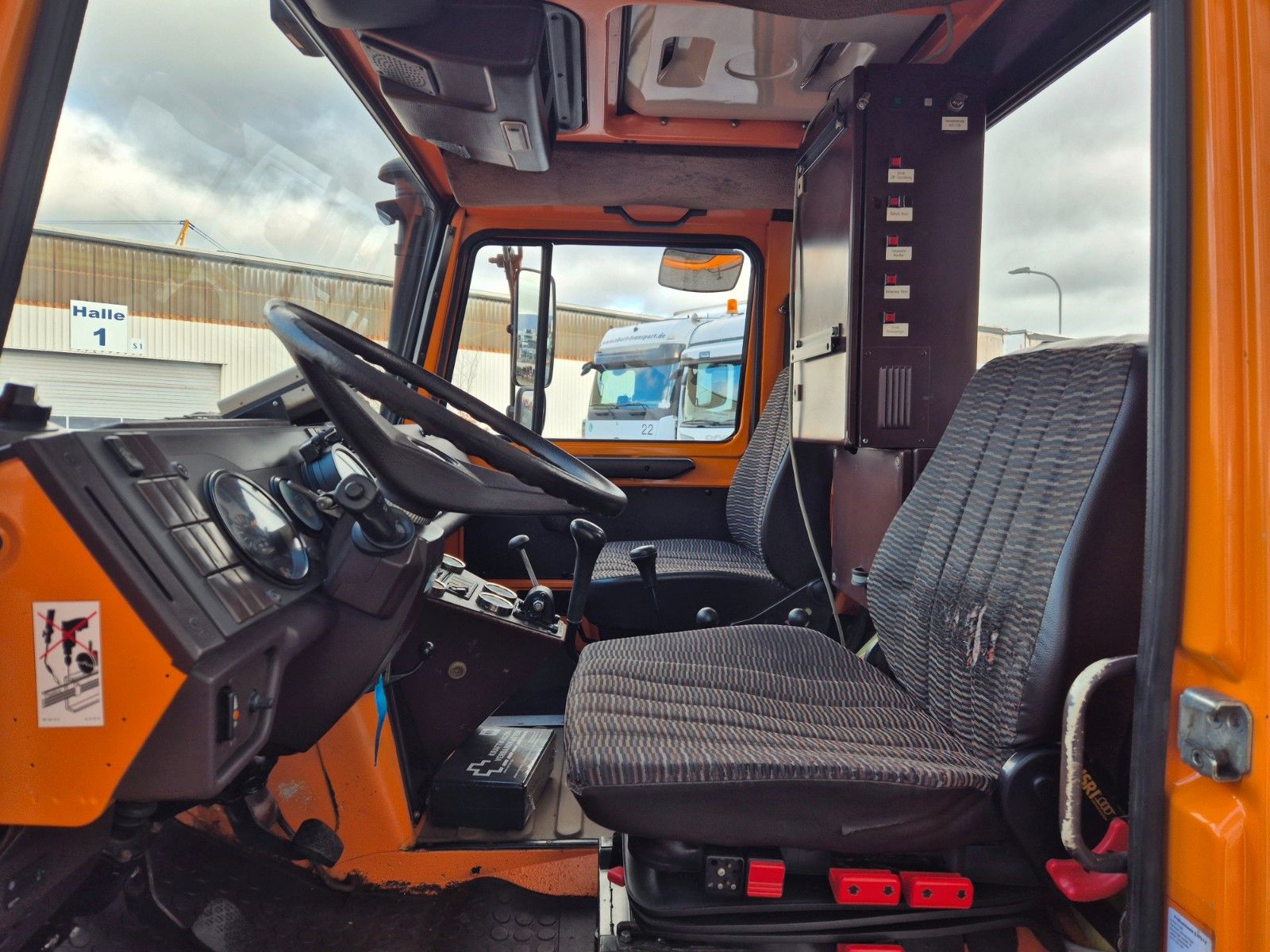 Fahrzeugabbildung Mercedes-Benz Unimog U1600 4x4 Zweiweg ZW 100 S Railway 11584h